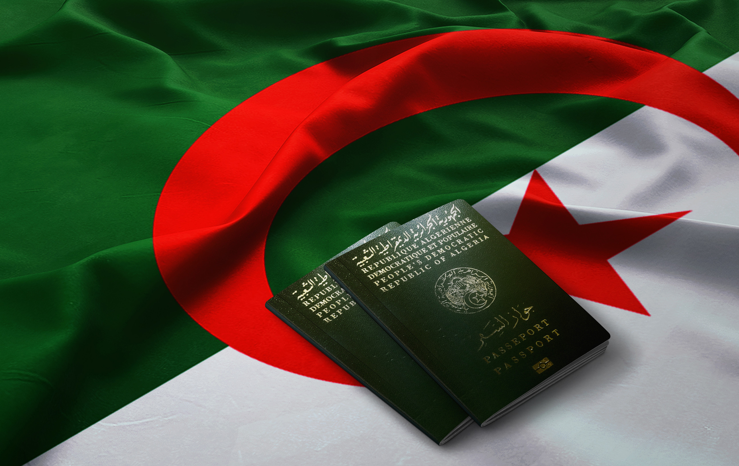 passaporti algerini sopra un fla algerino passaporti algerini sopra un fla algerino