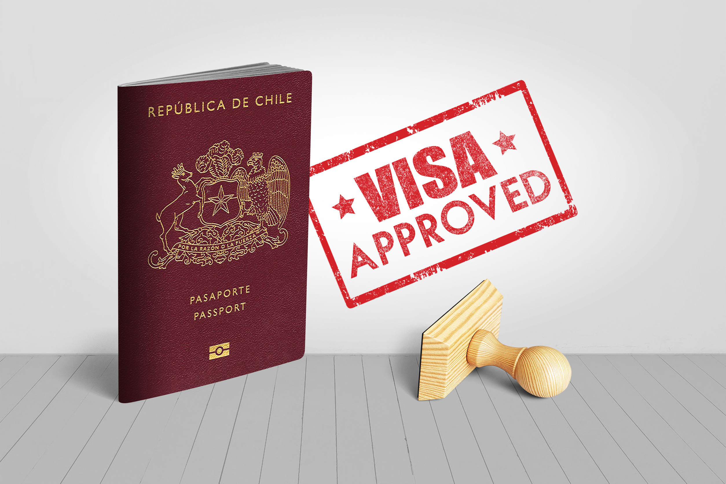 Passaporto cileno con timbro di legno approvato per il visto per il viaggio Passaporto cileno con timbro di legno approvato per il visto per il viaggio