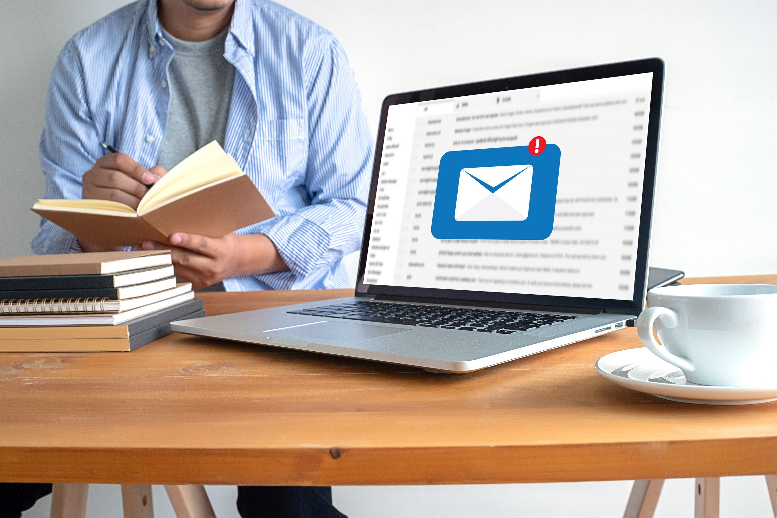 Comunicazione via posta, messaggio di collegamento, contatti postali, telefono, lettere globali Comunicazione via posta, messaggio di collegamento, contatti postali, telefono, lettere globali