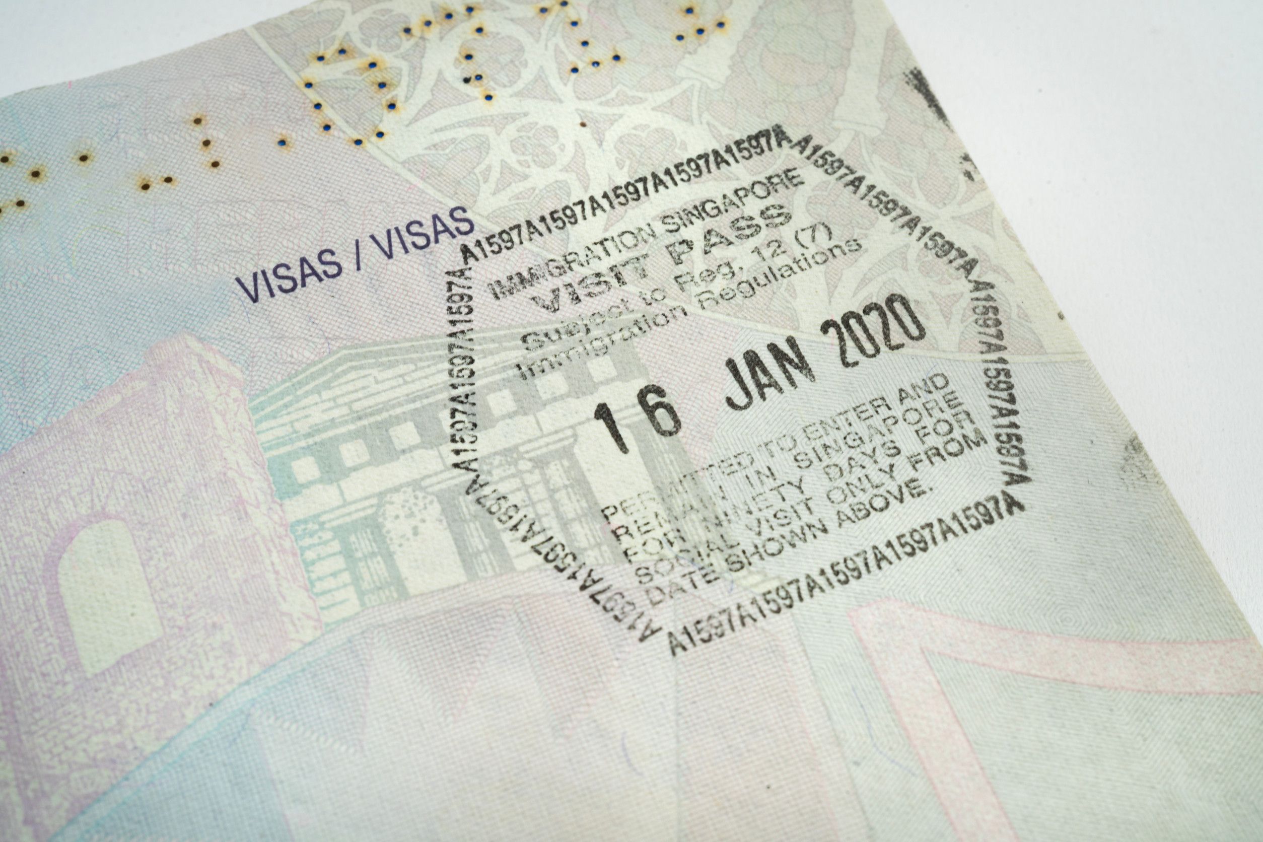 Timbro delle autorità di frontiera di Singapore su un passaporto Timbro delle autorità di frontiera di Singapore su un passaporto